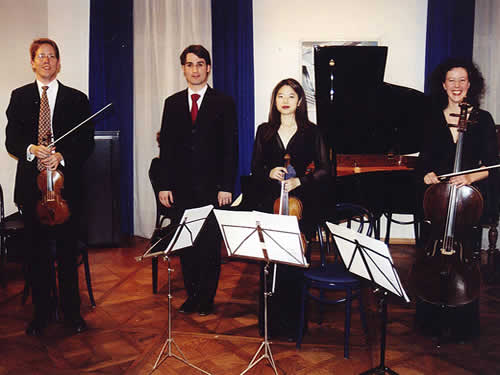 Susanne Mueller, Violoncello im Klavierquartett Susanne Mueller Salzburg spielt Violoncello im Klavierquartett